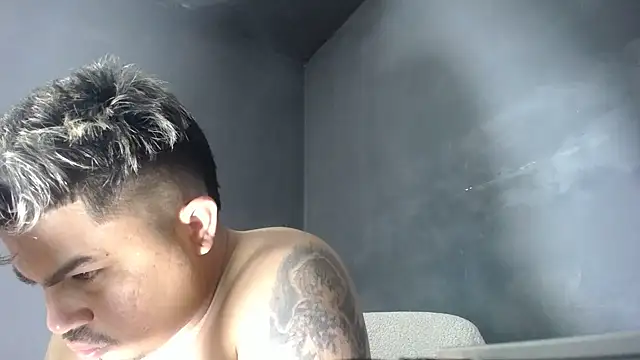 Snapshot of DickMasterfindom chatting on December 26, 6:01 pm DickMasterfindom online show from December 26, 6:01 pm