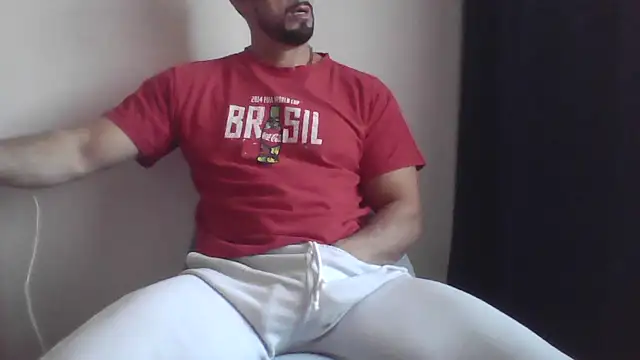 Snapshot of fl3xxx1 chatting on January 1, 11:27 am fl3xxx1 online show from January 1, 11:27 am
