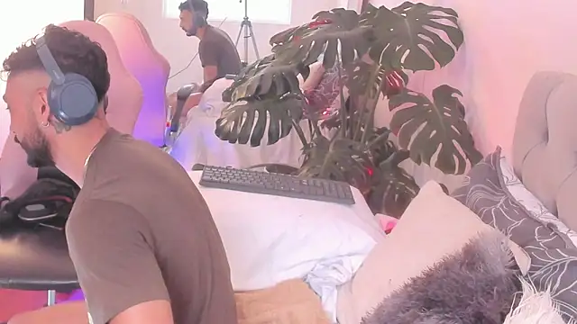 Tom cooper  online show from November 22, 2:05 pm