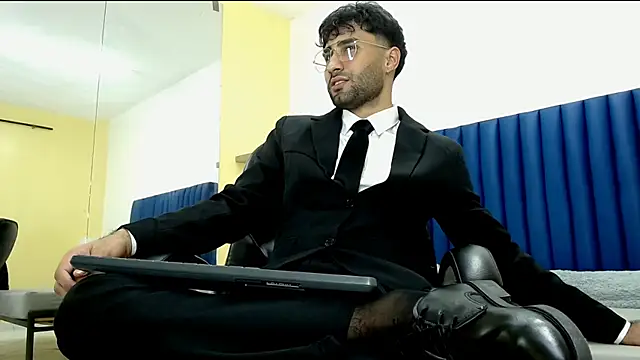 MilanZaire online show from February 4, 8:59 pm