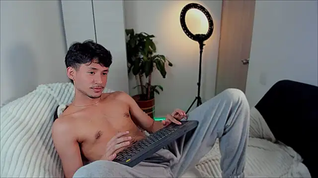 Snapshot of dimitri_targaryen chatting on December 31, 5:00 am dimitri targaryen online show from December 31, 5:00 am
