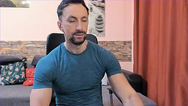 Snapshot of HotHunkTrainer chatting on March 10, 8:50 am HotHunkTrainer online show from March 10, 8:50 am