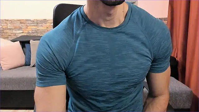 Snapshot of HotHunkTrainer chatting on September 9, 6:24 am HotHunkTrainer online show from September 9, 6:24 am