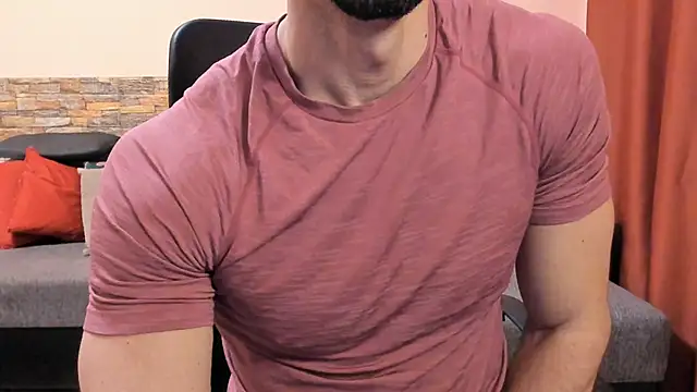 HotHunkTrainer online show from April 22, 9:03 am