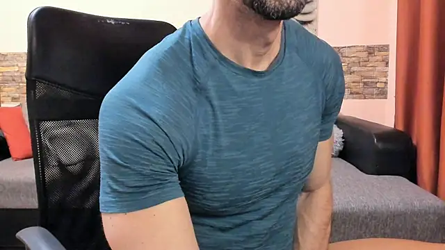 HotHunkTrainer online show from June 9, 8:05 am