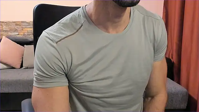 Snapshot of HotHunkTrainer chatting on September 21, 7:19 am HotHunkTrainer online show from September 21, 7:19 am