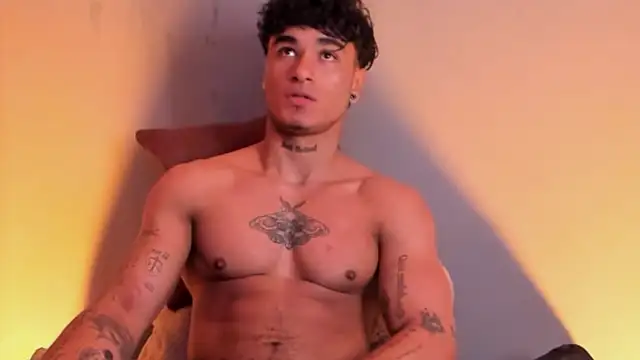 Snapshot of Thomas_Fit1 chatting on January 6, 11:20 pm Thomas Fit1 online show from January 6, 11:20 pm