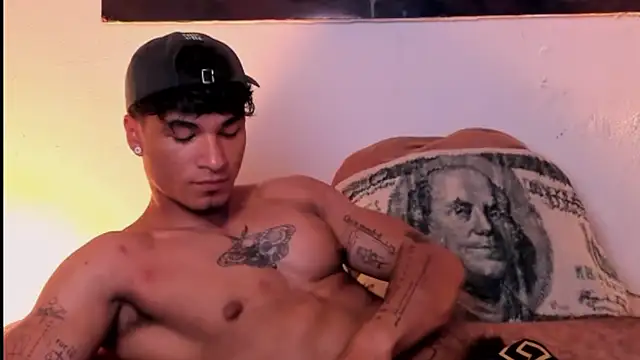 Snapshot of Thomas_Fit1 chatting on February 9, 5:01 pm Thomas Fit1 online show from February 9, 5:01 pm