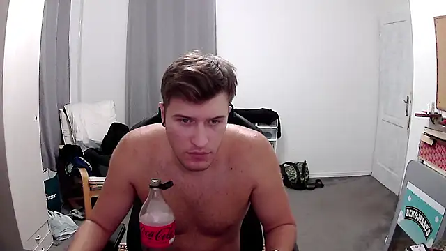 Snapshot of PKrisztian chatting on September 15, 9:27 pm PKrisztian online show from September 15, 9:27 pm