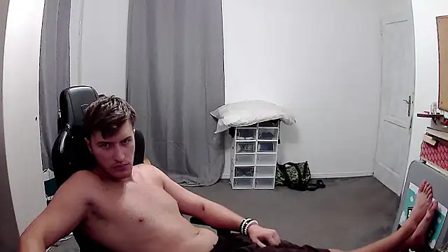 Snapshot of PKrisztian chatting on September 10, 8:18 pm PKrisztian online show from September 10, 8:18 pm