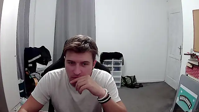 Snapshot of PKrisztian chatting on September 18, 6:43 pm PKrisztian online show from September 18, 6:43 pm