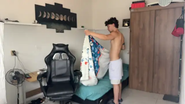 Kisan Smith online show from April 25, 5:32 pm