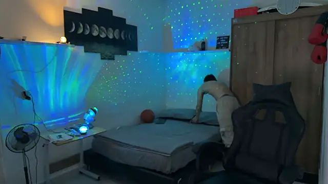 Kisan Smith online show from February 25, 3:40 am