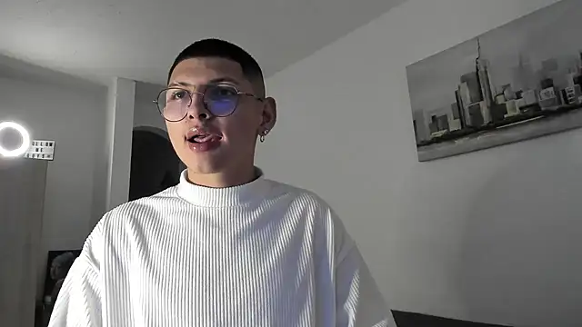 Snapshot of a_lejandro_0_8 chatting on March 13, 12:46 pm a lejandro 0 8 online show from March 13, 12:46 pm
