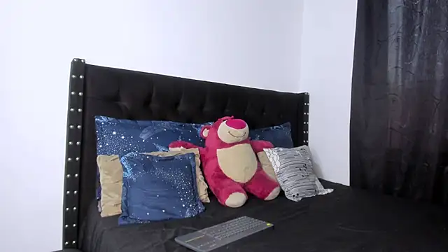 Snapshot of Pantera_black_21 chatting on October 22, 9:07 pm Pantera black 21 online show from October 22, 9:07 pm