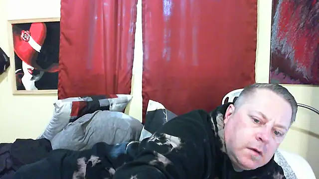 Snapshot of Mic_Oxinner chatting on October 13, 5:52 pm Mic Oxinner online show from October 13, 5:52 pm