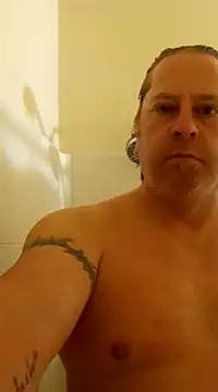 Snapshot of Mic_Oxinner chatting on January 17, 4:28 am Mic Oxinner online show from January 17, 4:28 am