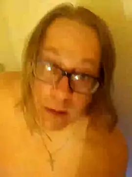 Snapshot of Mic_Oxinner chatting on March 4, 7:41 am Mic Oxinner online show from March 4, 7:41 am