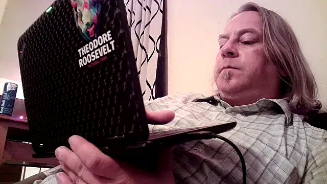 Snapshot of Mic_Oxinner chatting on December 6, 12:27 pm Mic Oxinner online show from December 6, 12:27 pm