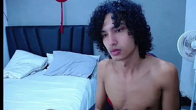 Tayronx33 online show from November 19, 5:13 pm