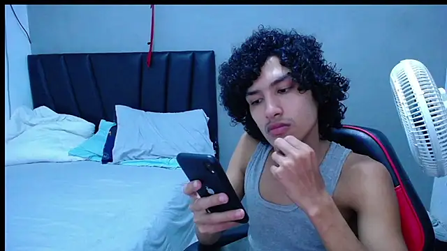 Tayronx33 online show from November 4, 10:22 pm