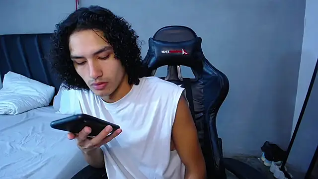 Tayronx33 online show from February 5, 8:16 pm