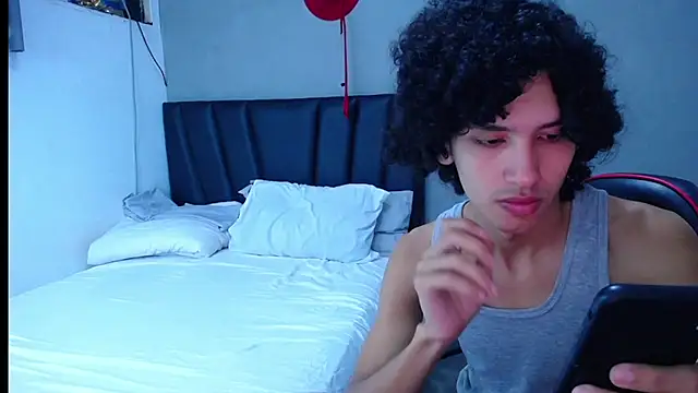 Tayronx33 online show from December 2, 4:43 pm