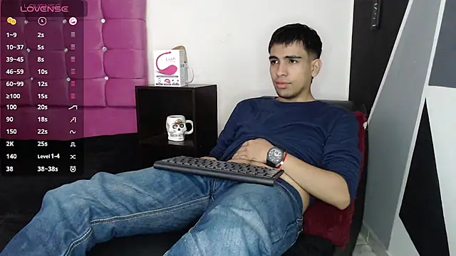 Snapshot of zack_thunder chatting on October 6, 1:38 pm zack thunder online show from October 6, 1:38 pm