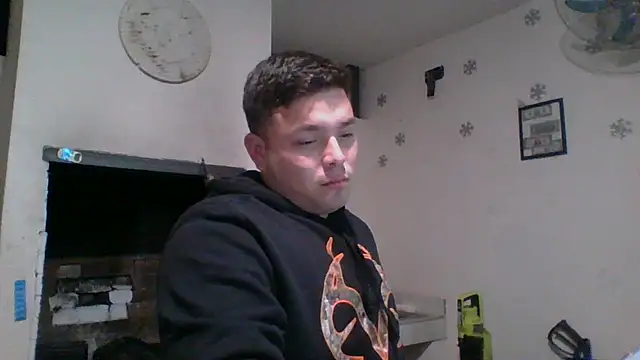 Snapshot of DirtyRcride chatting on December 15, 7:35 am DirtyRcride online show from December 15, 7:35 am