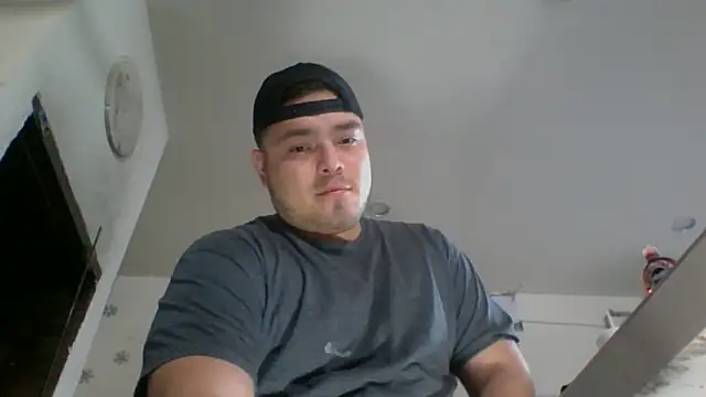 Snapshot of DirtyRcride chatting on December 13, 6:42 am DirtyRcride online show from December 13, 6:42 am