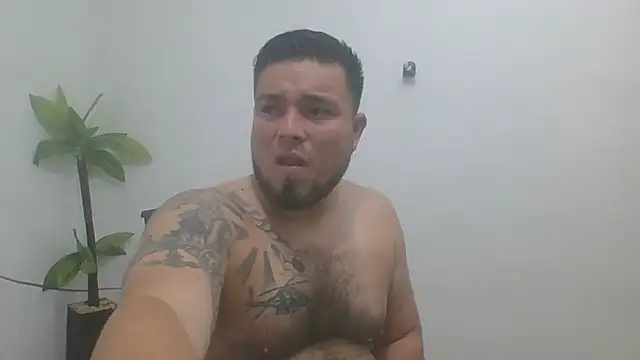 Snapshot of DirtyRcride chatting on October 20, 5:11 am DirtyRcride online show from October 20, 5:11 am