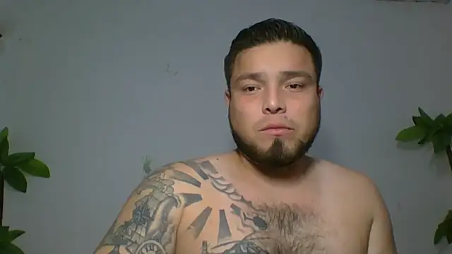 Snapshot of DirtyRcride chatting on October 31, 3:19 am DirtyRcride online show from October 31, 3:19 am