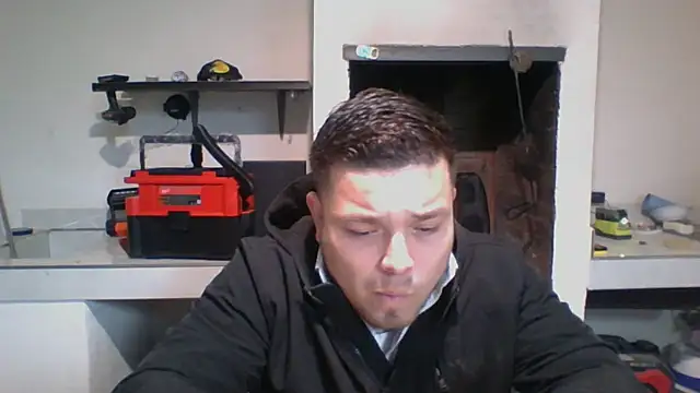 Snapshot of DirtyRcride chatting on December 12, 4:37 am DirtyRcride online show from December 12, 4:37 am