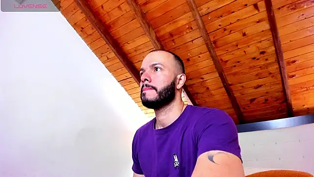 Snapshot of Tom_Bailey chatting on October 23, 12:52 pm Tom Bailey online show from October 23, 12:52 pm