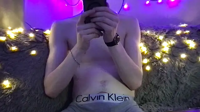 max o max42 online show from February 24, 9:20 pm