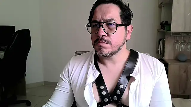 OsoMaduro12 online show from February 3, 3:06 pm