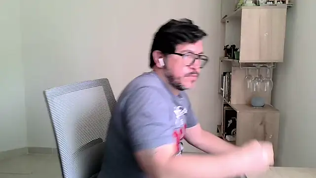 OsoMaduro12 online show from February 5, 8:27 pm