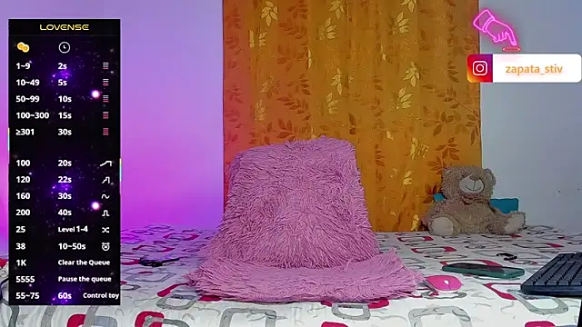 Snapshot of estiben_05 chatting on March 4, 5:45 pm estiben 05 online show from March 4, 5:45 pm