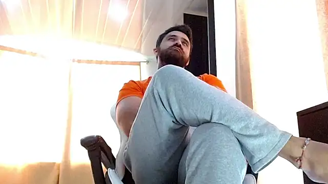 aronmiller404 online show from April 19, 2:27 pm