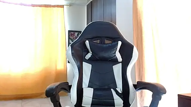 aronmiller404 online show from March 7, 4:38 pm