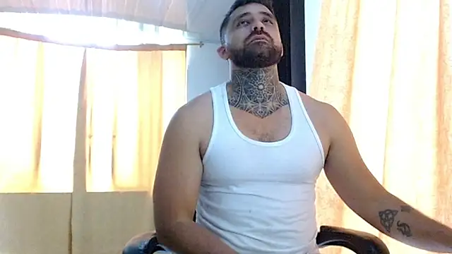 aronmiller404 online show from March 5, 4:36 pm