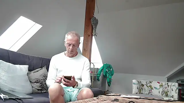 maxmueller321 online show from March 29, 1:22 pm