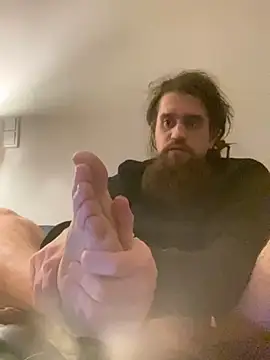 Snapshot of feetlover3611 chatting on December 27, 4:22 pm feetlover3611 online show from December 27, 4:22 pm