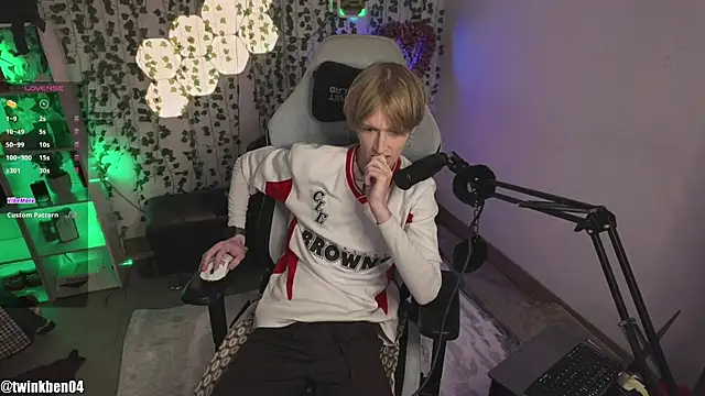 twinkben online show from October 15, 7:54 pm