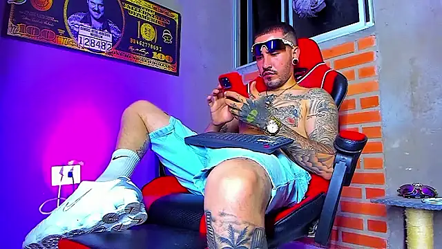 Snapshot of smoker445 chatting on October 16, 1:35 am smoker445 online show from October 16, 1:35 am