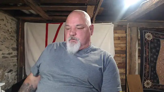 Newfiesausage1972 online show from June 16, 10:17 am