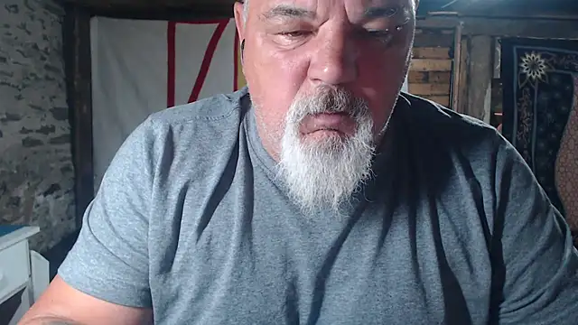 Newfiesausage1972 online show from June 22, 9:15 am