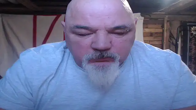 Newfiesausage1972 online show from January 11, 2:10 pm