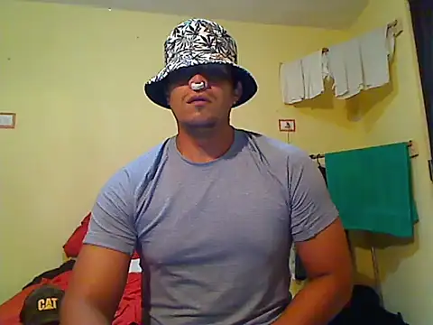 Snapshot of lozter345 chatting on October 9, 5:34 am lozter345 online show from October 9, 5:34 am