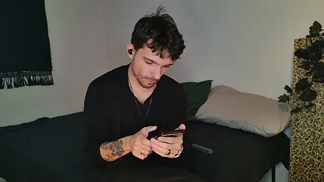 JackDesFeux online show from November 16, 1:24 pm